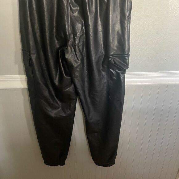 Abercrombie & Fitch Faux Leather Cargo Pants Black Women's Size Medium - Picture 11 of 12